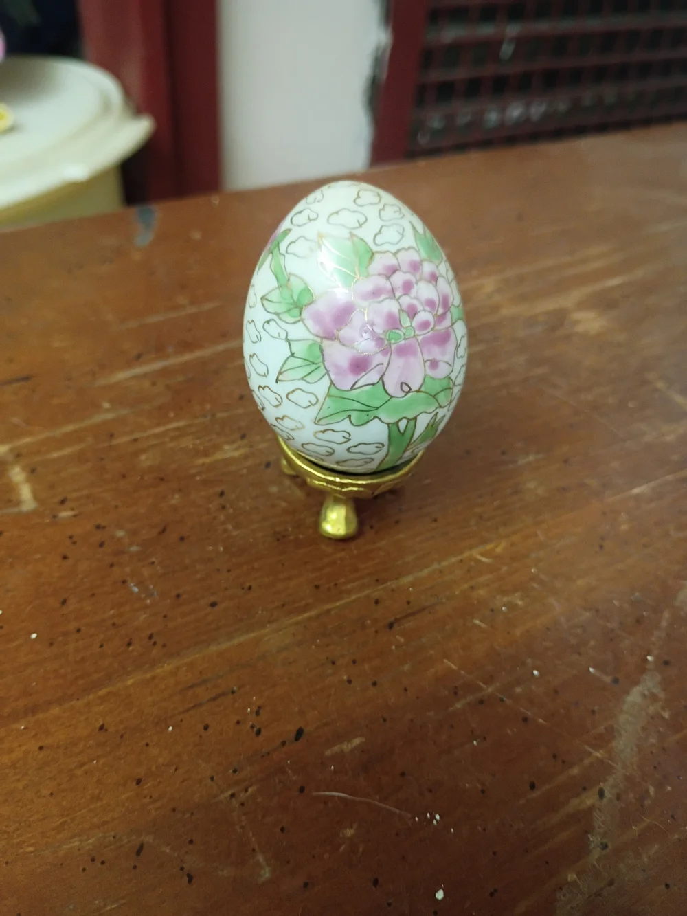 Enecso Chinese Import Porcelain Egg 1970s W/ Gold Toned  Tripod  Made In Taiwan